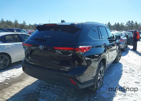 2021 Toyota Highlander Xle z USA, uszkodzony, nr VIN 5TDGZRBH3MS084846